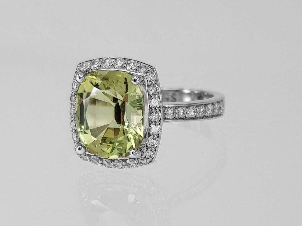 Кольцо с зеленовато-жёлтым турмалином 3,37 карат и бриллиантами в белом золоте 750 пробы Изображение №3