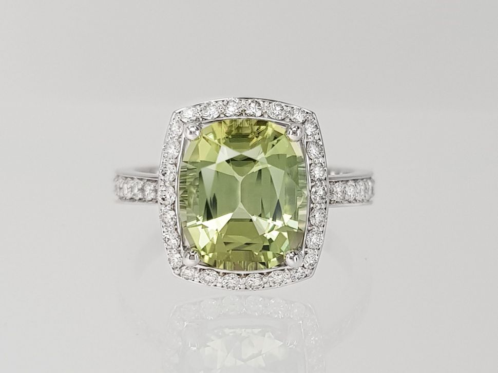 Кольцо с зеленовато-жёлтым турмалином 3,37 карат и бриллиантами в белом золоте 750 пробы Изображение №1