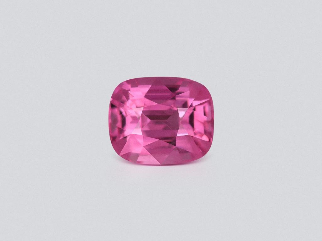 Розовая шпинель Vivid Pink в огранке кушон 1,76 карата, Танзания Изображение №1