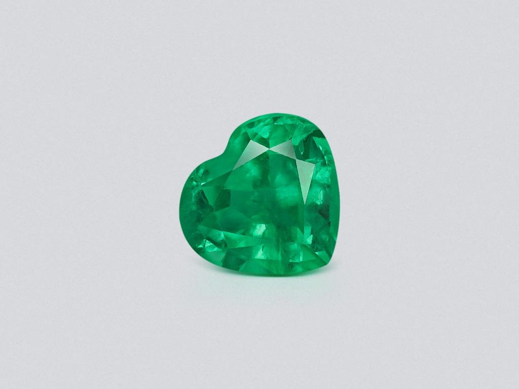 Изумруд Vivid Green в огранке сердце 1,59 карата, Колумбия Изображение №1