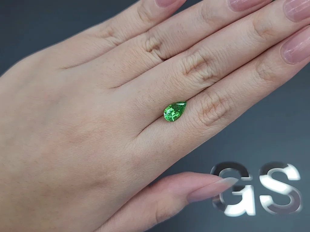 Гранат цаворит Intense Green в огранке груша 1,51 карата, Танзания  Изображение №2