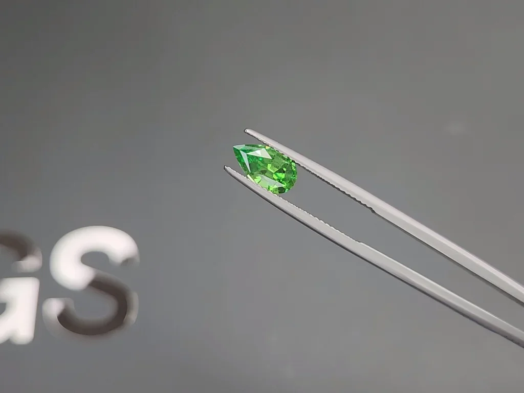 Гранат цаворит Intense Green в огранке груша 1,51 карата, Танзания  Изображение №3