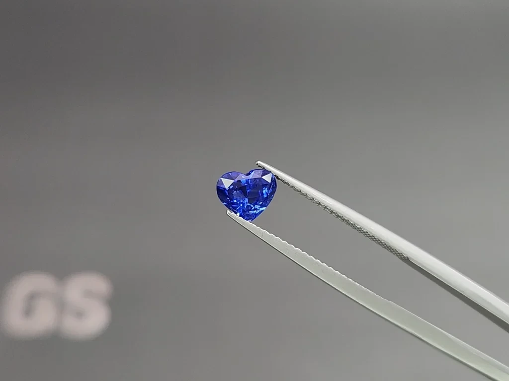 Синий сапфир в огранке сердце 1,15 карат,  Шри-Ланка Изображение №3