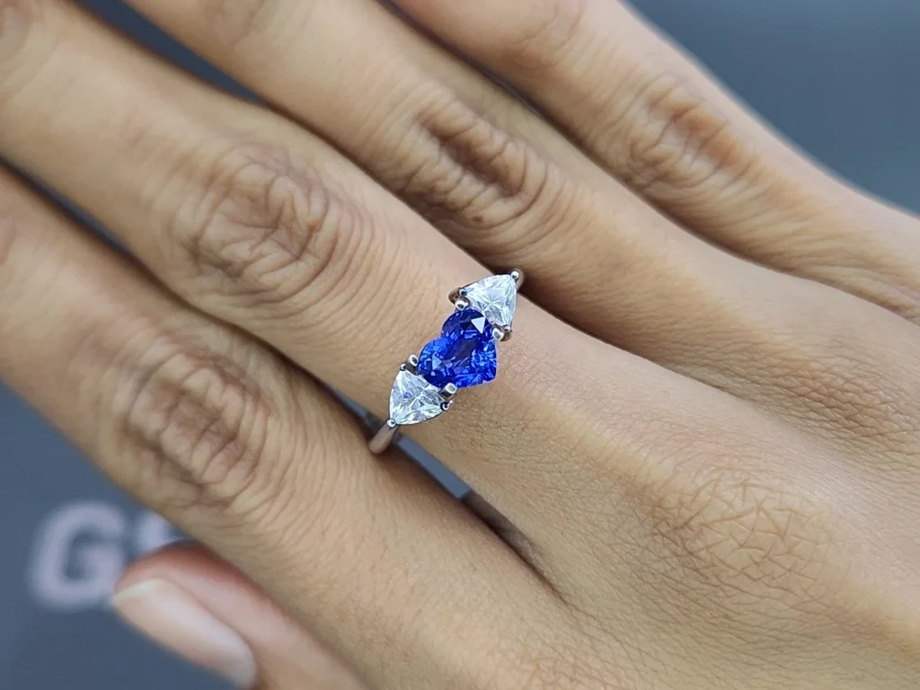 Синий сапфир в огранке сердце 1,15 карат,  Шри-Ланка Изображение №5