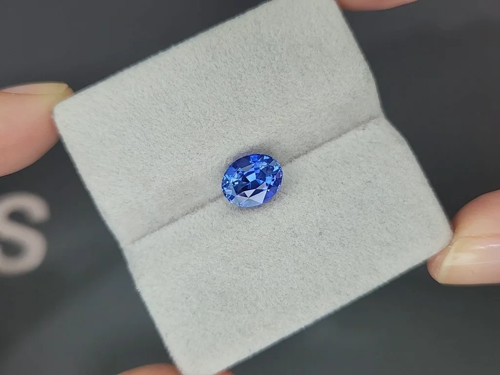 Сапфир Cornflower Blue в огранке овал 2,60 карат, Шри-Ланка Изображение №4