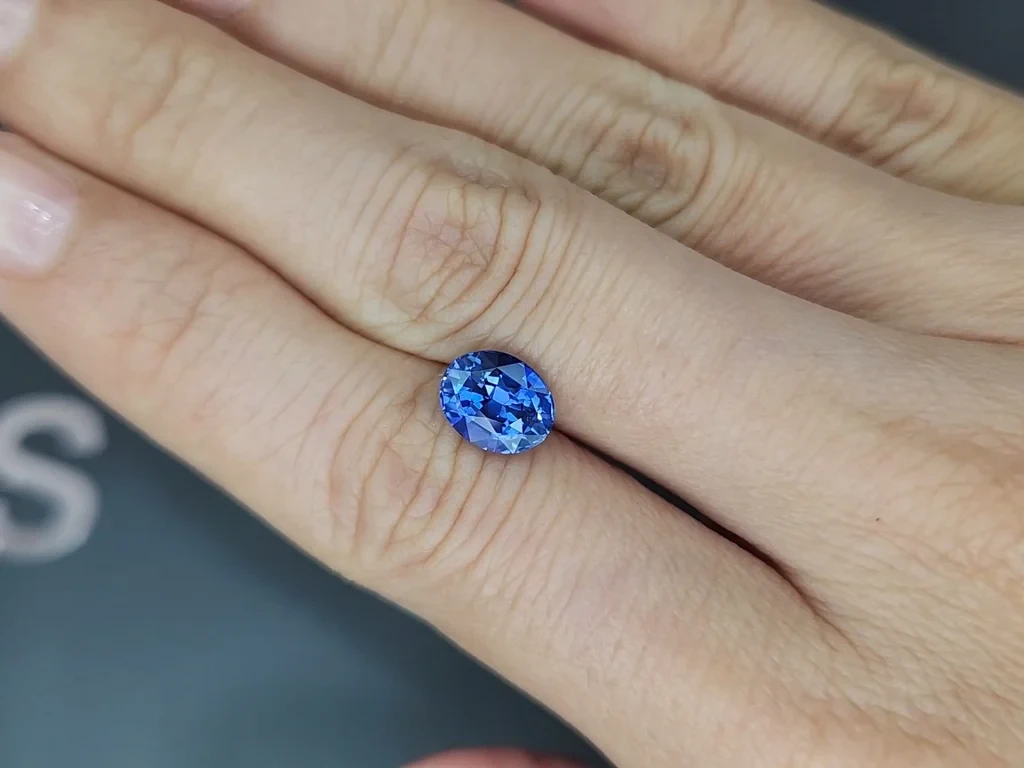 Сапфир Cornflower Blue в огранке овал 2,60 карат, Шри-Ланка Изображение №2
