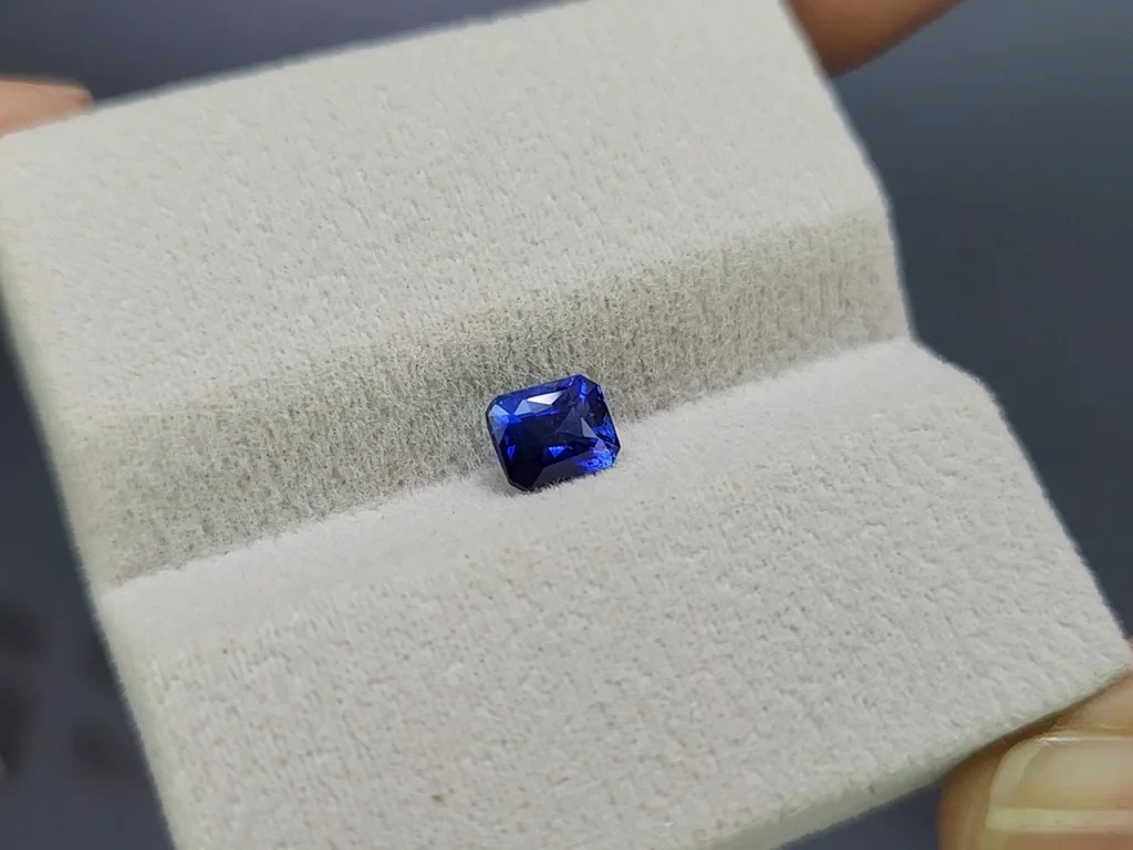Сапфир Royal Blue в огранке октагон 1,05 карат, Шри-Ланка  Изображение №4
