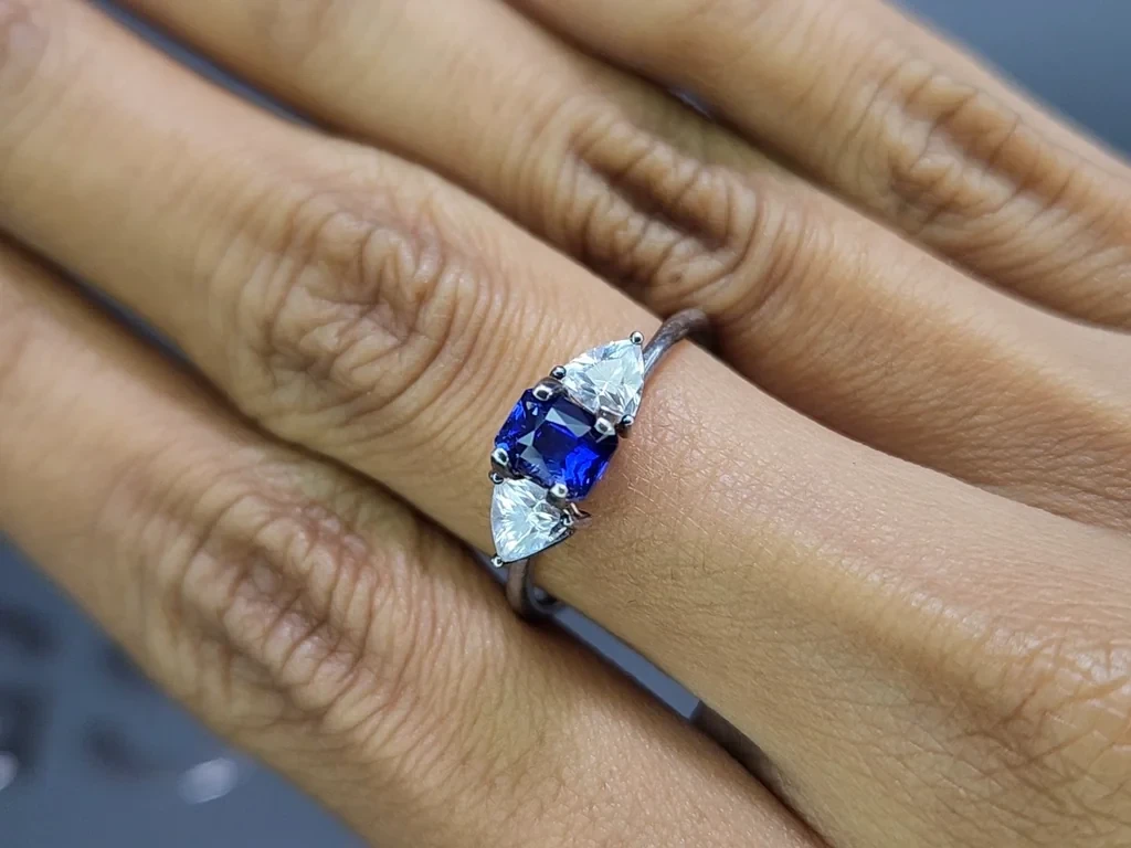 Сапфир Royal Blue в огранке октагон 1,05 карат, Шри-Ланка  Изображение №5