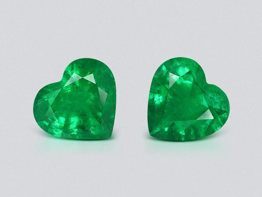 Пара изумрудов Vivid Green в огранке сердце 1,38 карата, Замбия  Изображение №1