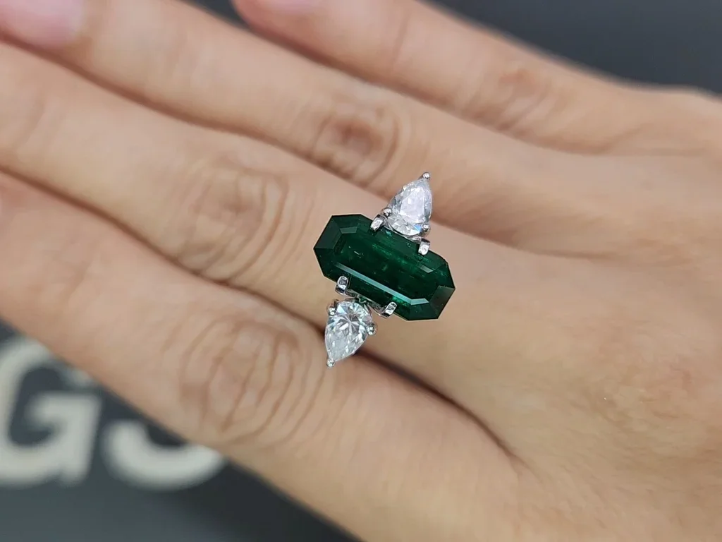Изумруд Vivid Green в огранке октагон 3,68 карата, Панджшер Изображение №5