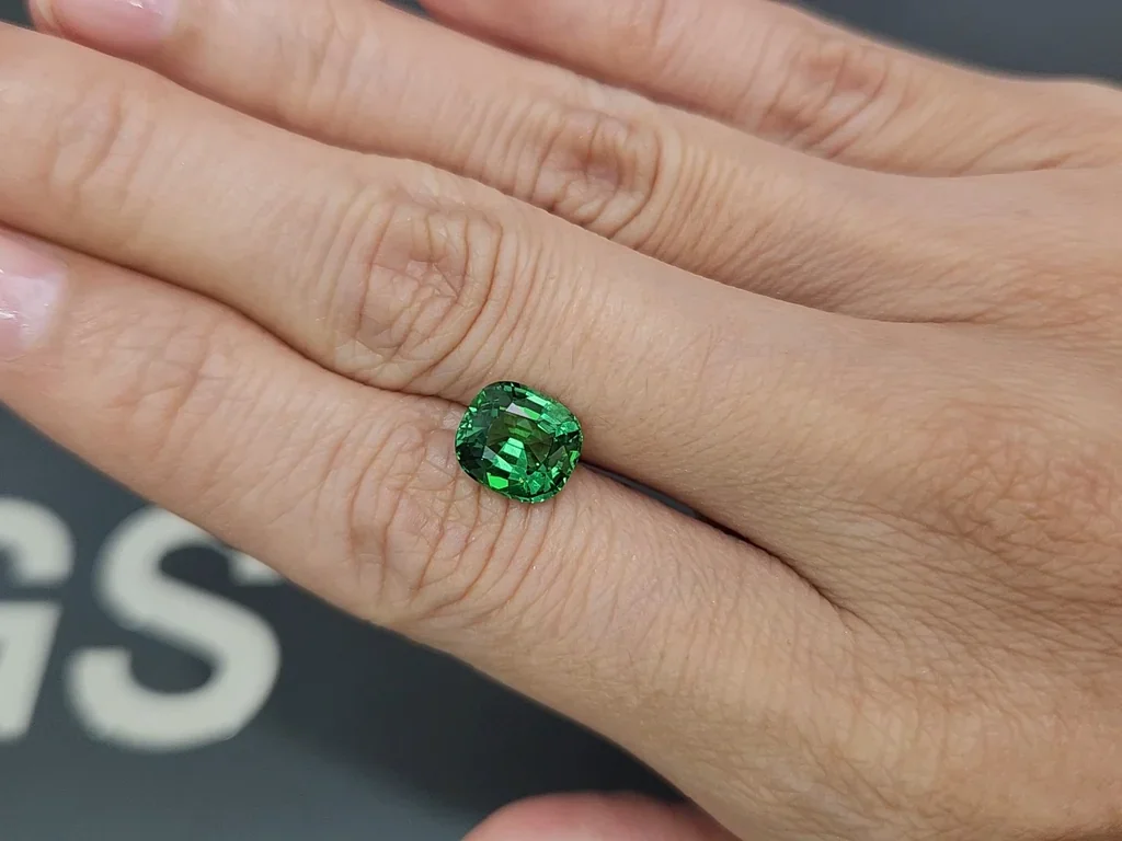 Гранат цаворит Neon Green в огранке кушон 3,01 карат, Танзания Изображение №2