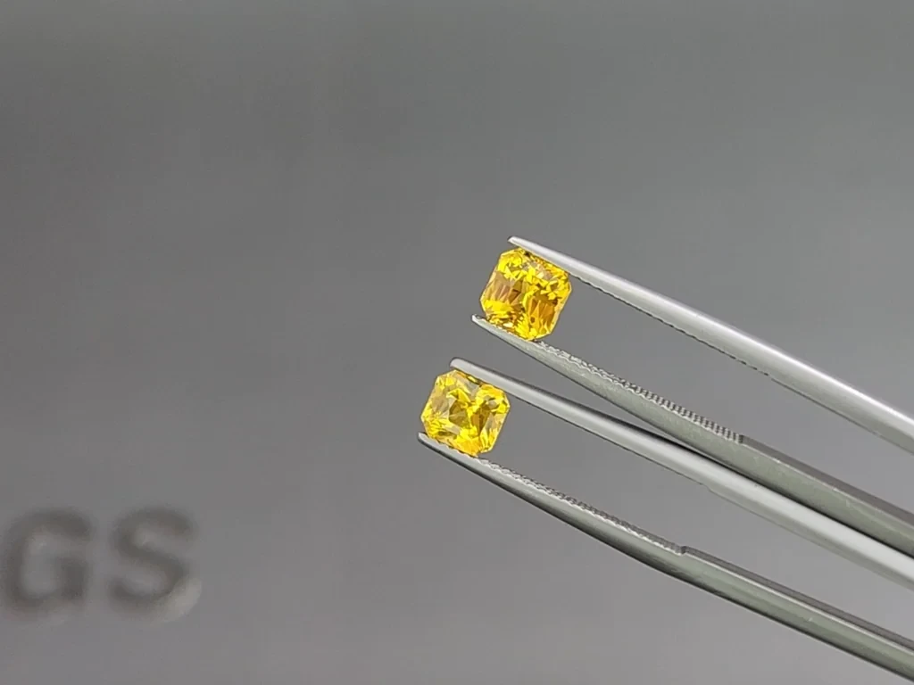 Пара сапфиров Golden Yellow в огранке радиант 2,24 карат, Шри-Ланка Изображение №3