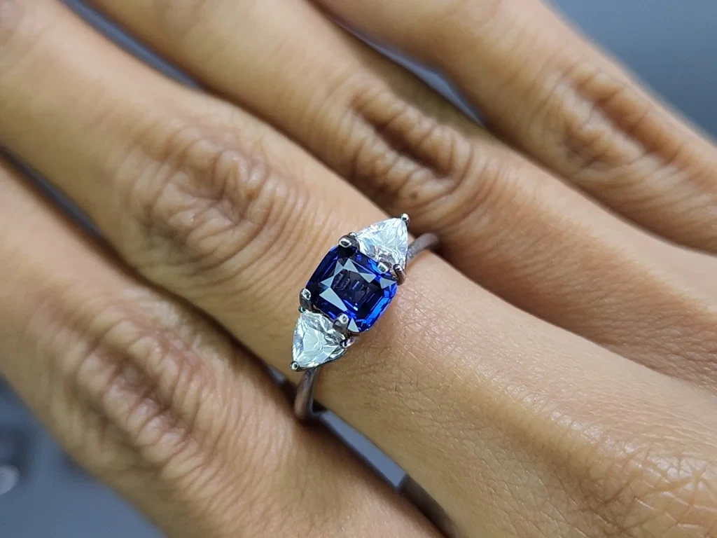 Сапфир Royal Blue в огранке кушон 1,02 карат, Шри-Ланка  Изображение №5