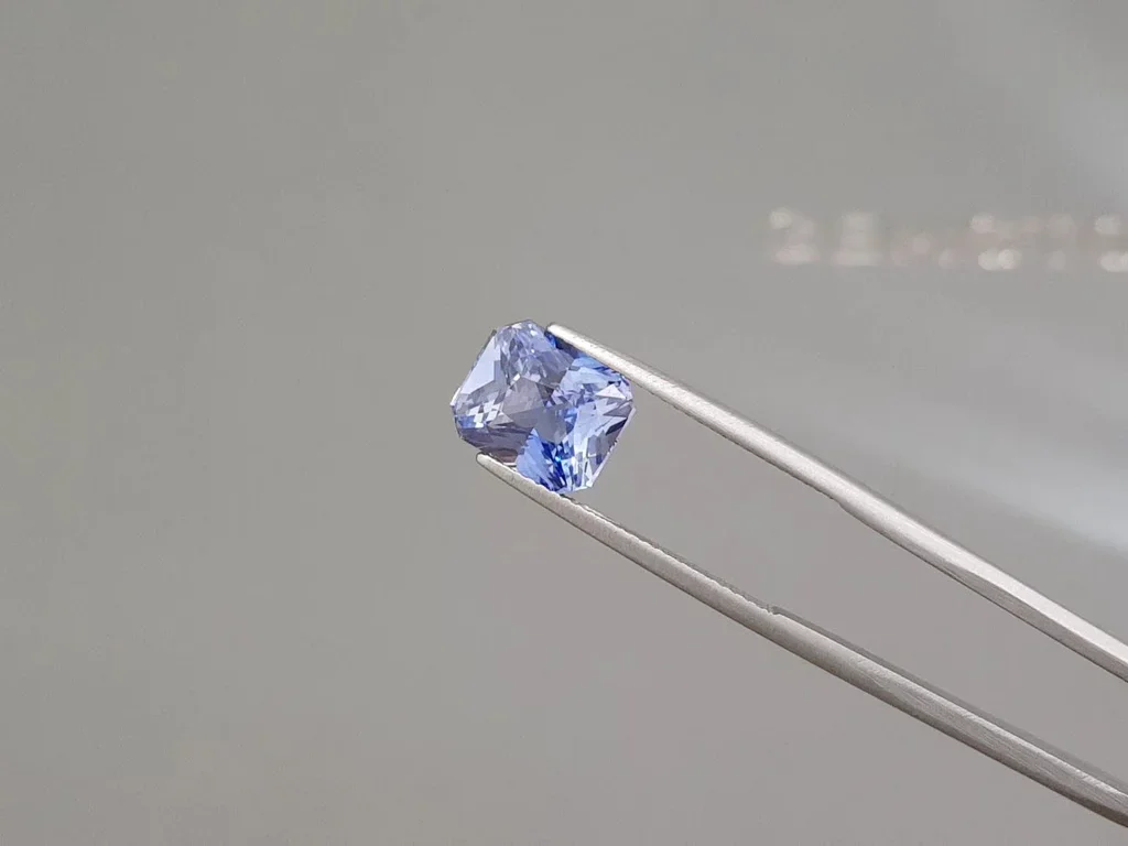 Синий сапфир цвета Cornflower в огранке октагон 5,09 карат, Шри-Ланка Изображение №2