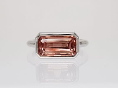 Кольцо с оранжево-розовым турмалином 3,56 карат в белом золоте 750 пробы photo