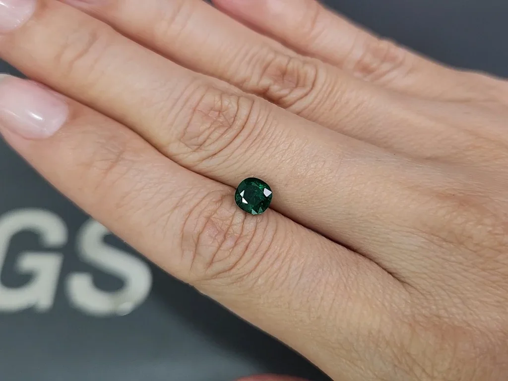 Изумруд Vivid Green в огранке кушон 0,91 карата, Панджшер Изображение №2