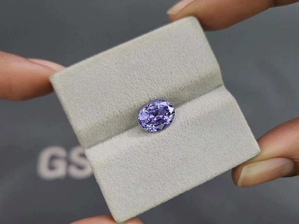 Негретый фиолетовый сапфир в огранке овал 2,96 карат, Шри-Ланка Изображение №4