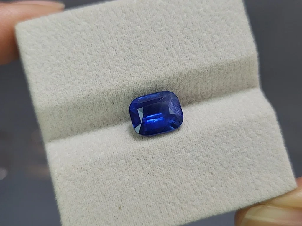 Негретый сапфир Royal Blue в огранке кушон 3,55 карат, Шри-Ланка Изображение №4