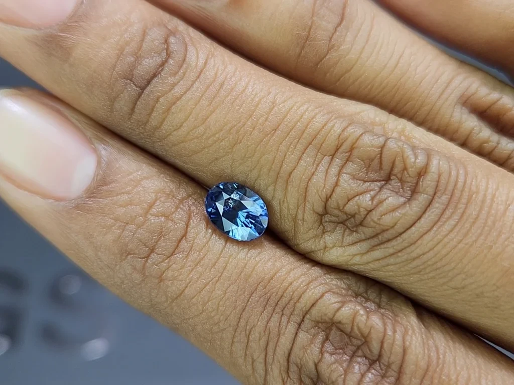 Негретый синий сапфир в огранке овал 1,65 карат, Шри-Ланка Изображение №2