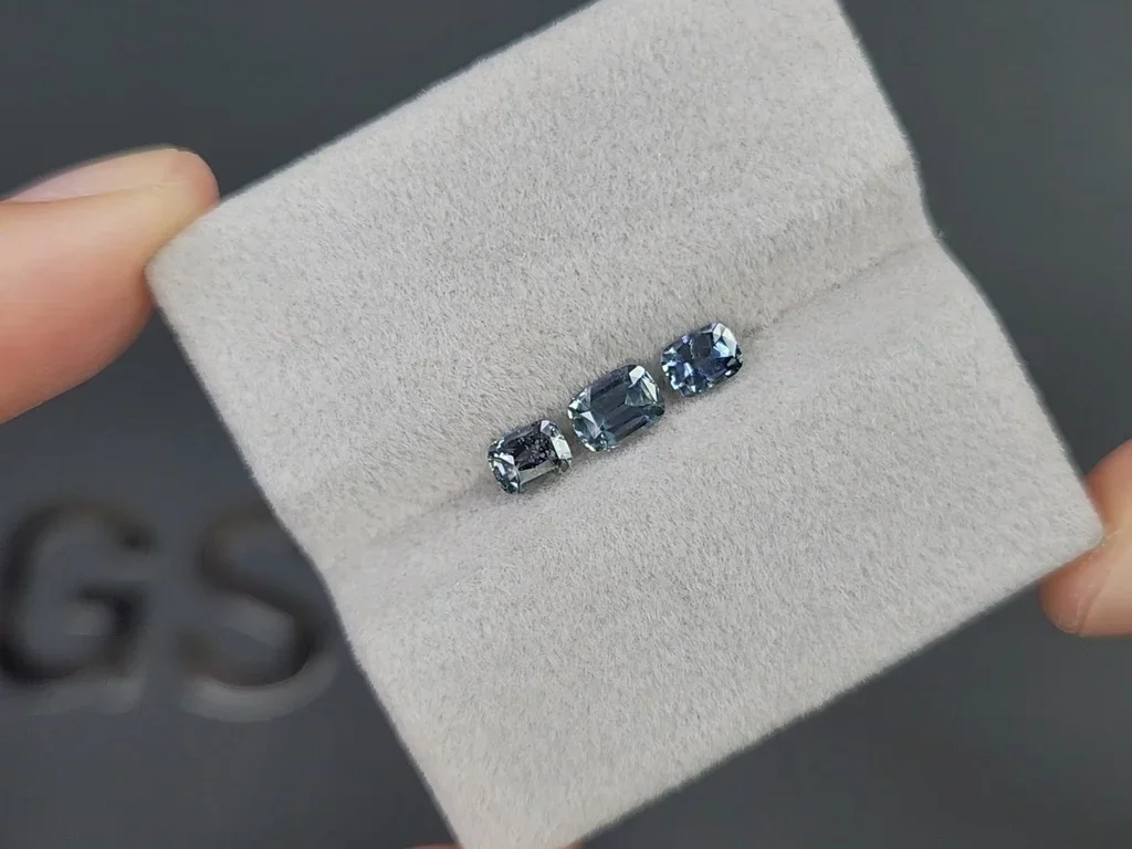 Сет из негретых голубых сапфиров в огранке кушон 1, 22 карат, Мадагаскар Изображение №5
