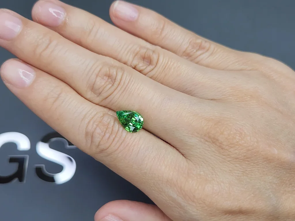 Гранат цаворит Intense Green в огранке груша 2,05 карата, Танзания  Изображение №2
