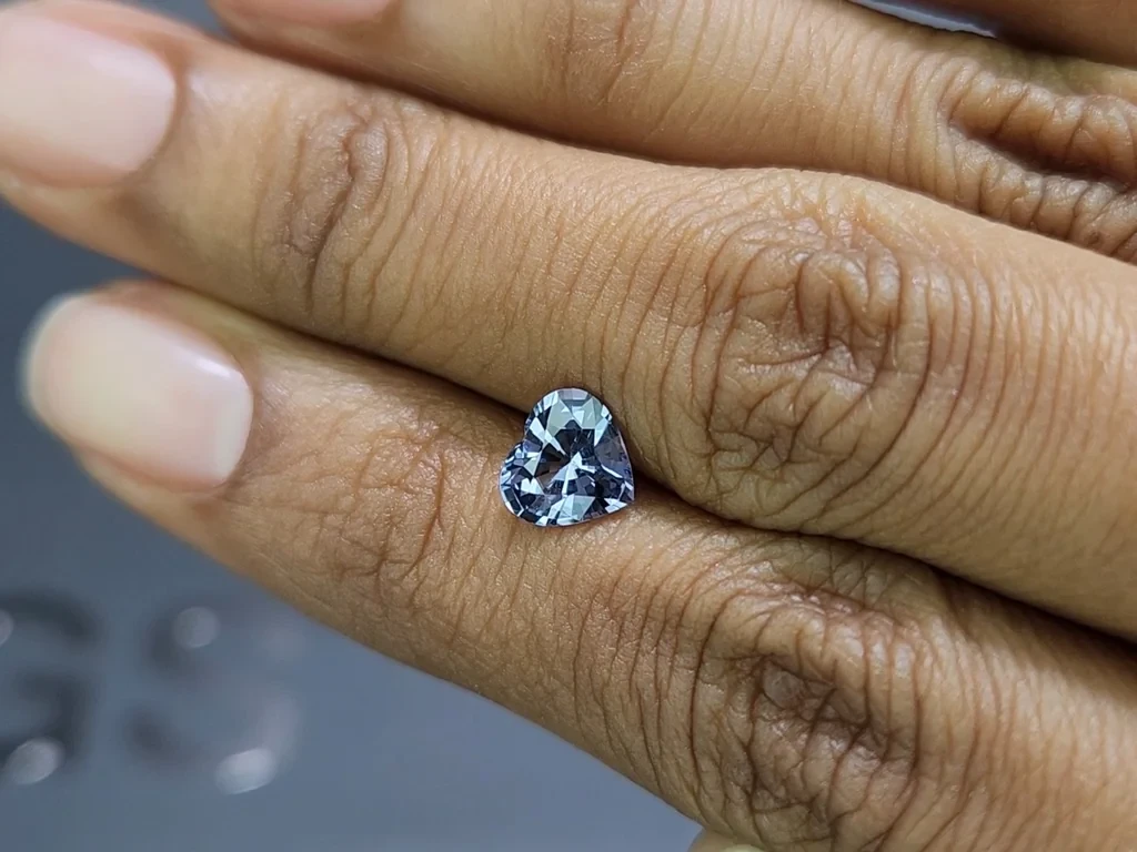 Серо-синяя шпинель в огранке сердце 1,25 карат, Танзания Изображение №2