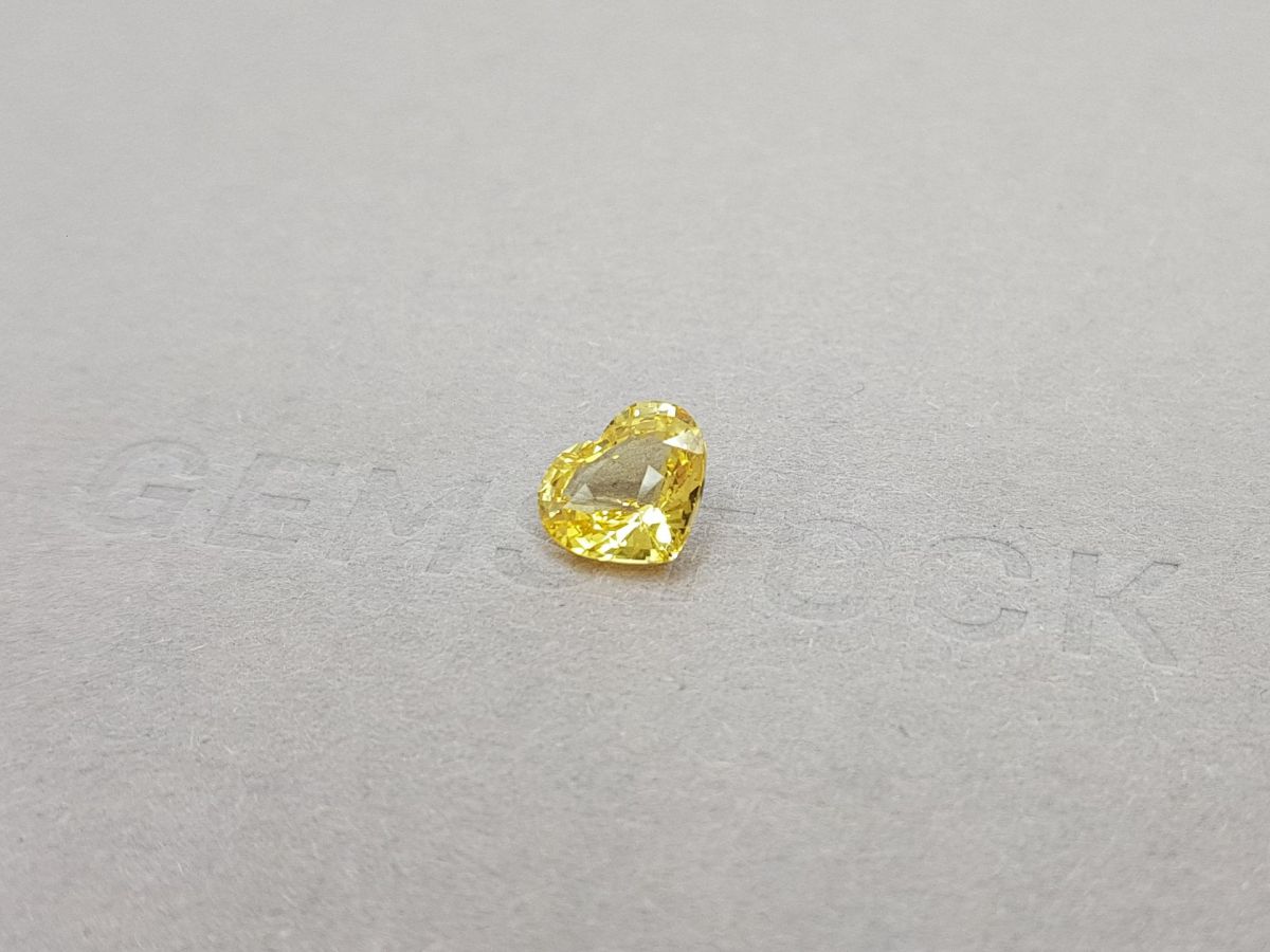 Желтый сапфир в огранке сердце 2,02 карата, Шри-Ланка фото №3
