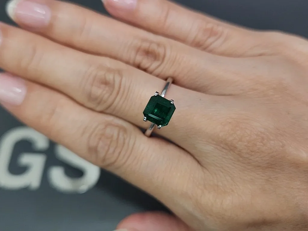 Изумруд Vivid Green в огранке октагон 2,02 карат, Пакистан  Изображение №5