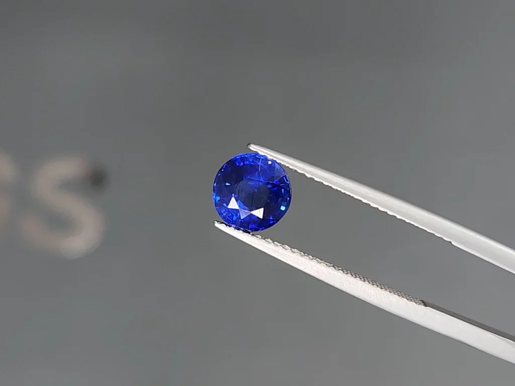 Сапфир Royal Blue в огранке круг 2,01 карат, Шри-Ланка  Изображение №3