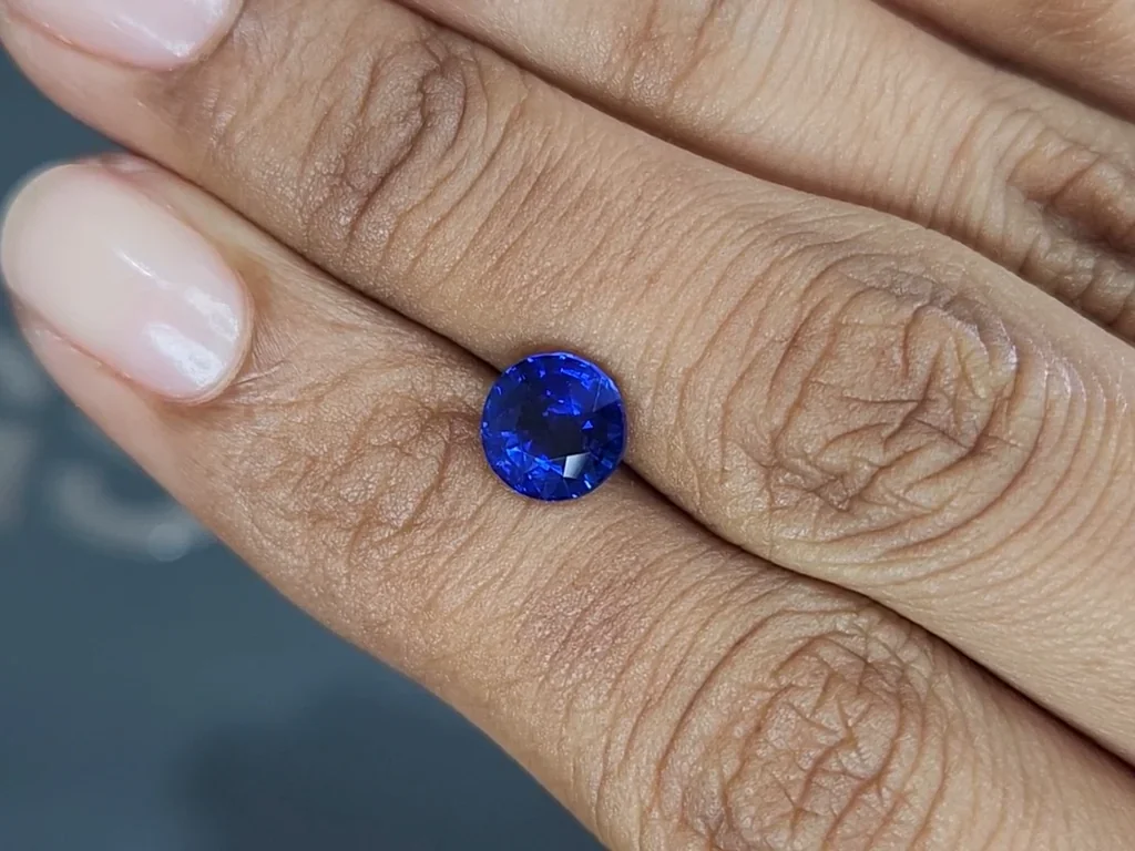 Сапфир Royal Blue в огранке круг 2,01 карат, Шри-Ланка  Изображение №2