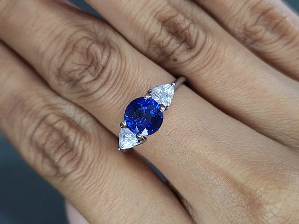 Сапфир Royal Blue в огранке круг 2,01 карат, Шри-Ланка  Изображение №5
