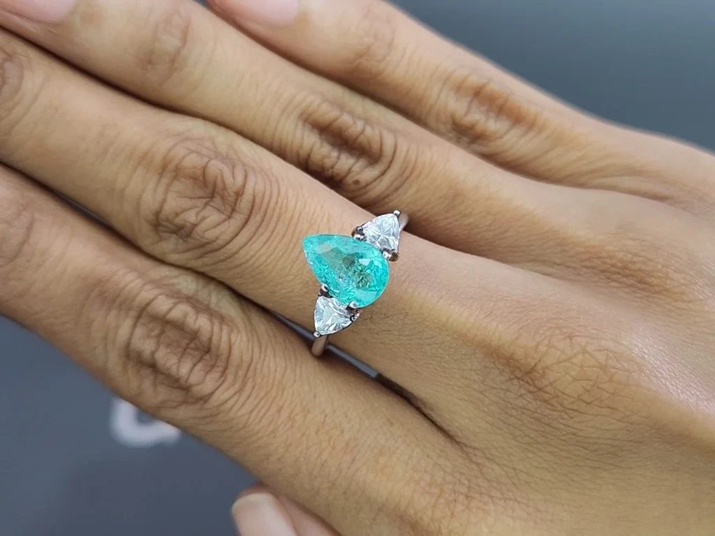 Неоново-зеленая Параиба в огранке груша 2,76 карат, Мозамбик Изображение №5