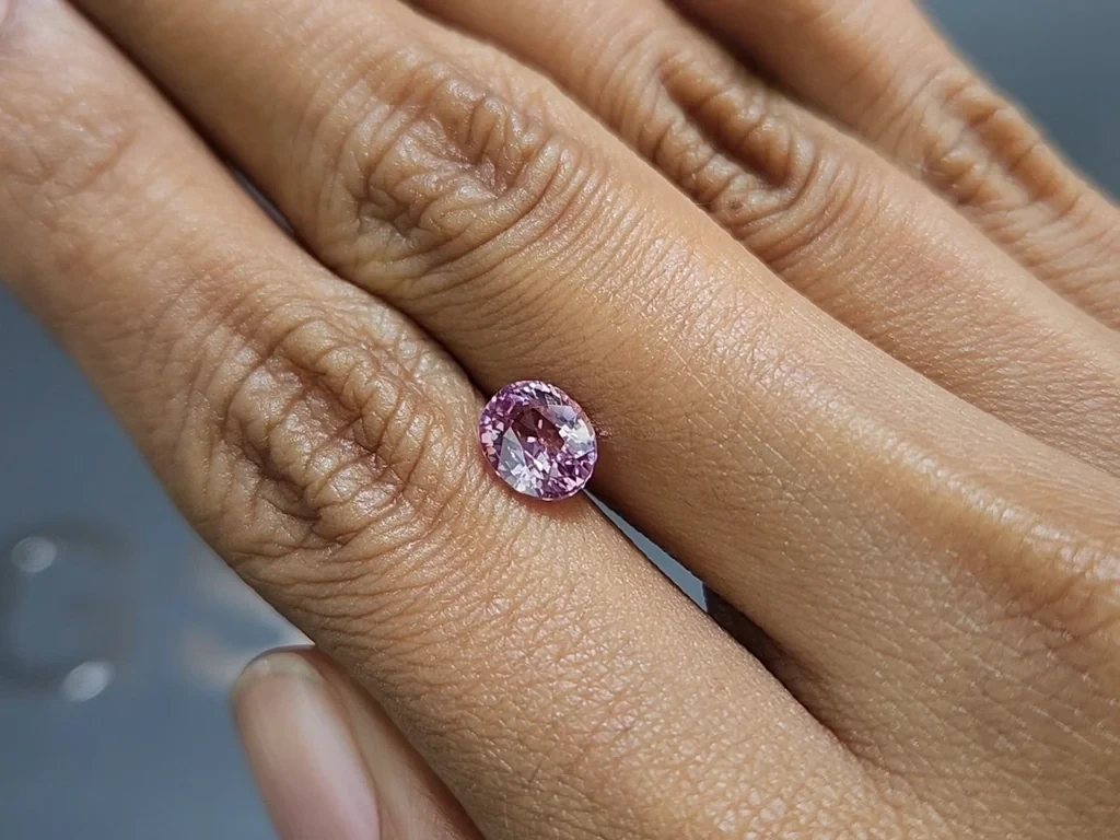 Негретый сапфир Baby Pink в огранке овал 2,05 карат, Шри-Ланка Изображение №2