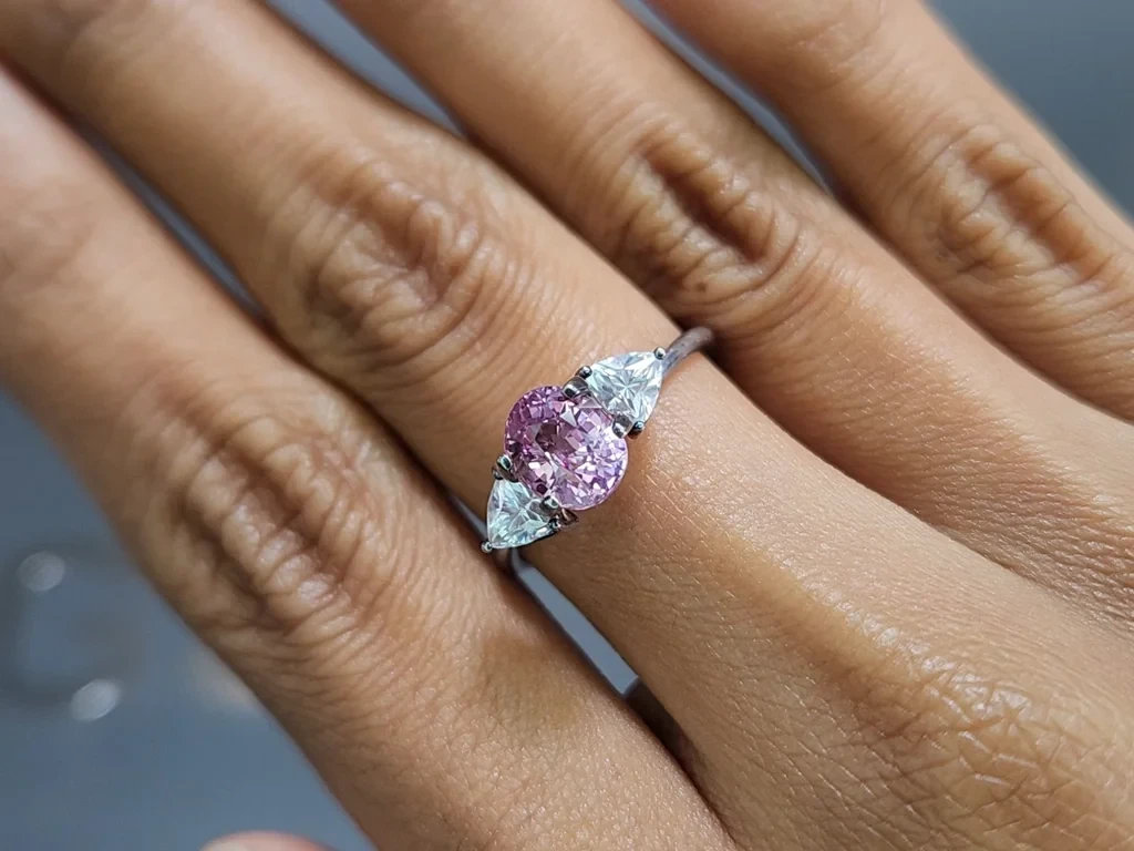 Негретый сапфир Baby Pink в огранке овал 2,05 карат, Шри-Ланка Изображение №5