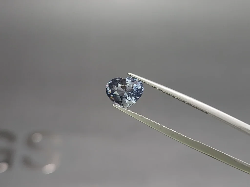Серо-синяя шпинель в огранке сердце 2,12 карат, Танзания Изображение №3