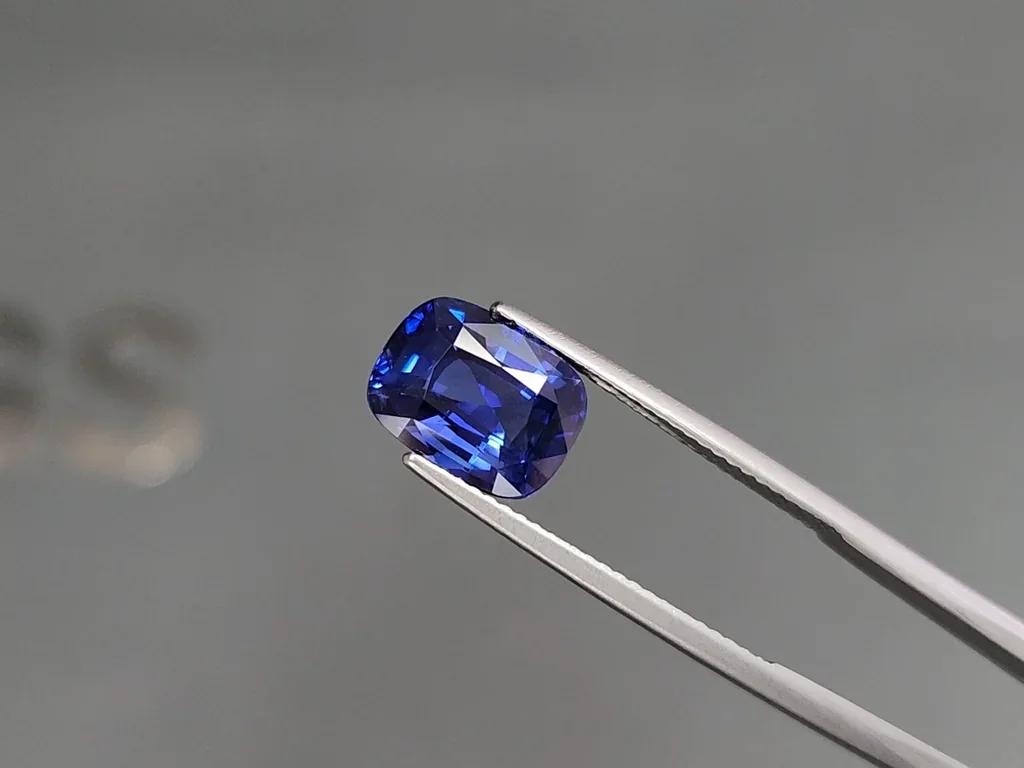 Сапфир Royal Blue в огранке кушон 5,10 карат, Шри-Ланка  Изображение №3