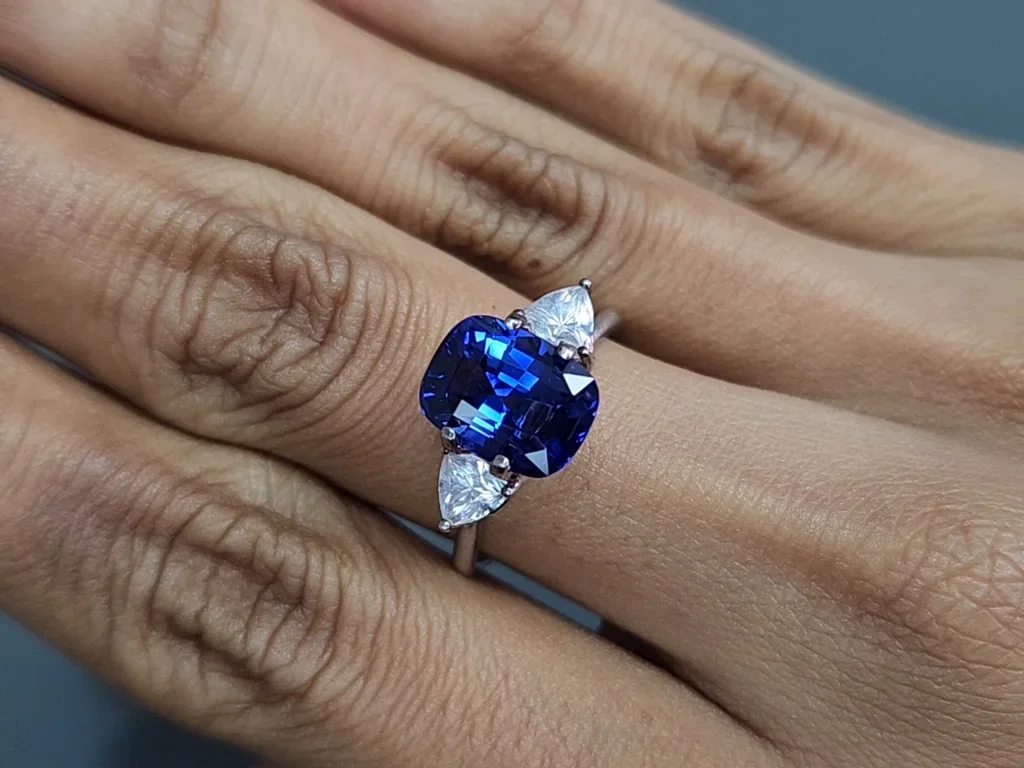 Сапфир Royal Blue в огранке кушон 5,10 карат, Шри-Ланка  Изображение №5