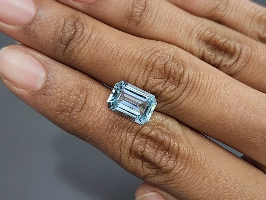 Аквамарин в огранке октагон 4,08 карат, Мадагаскар  Изображение №2