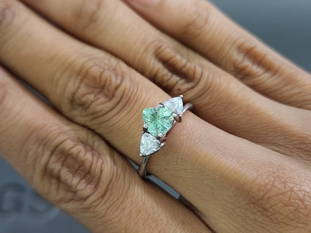 Турмалин Параиба в огранке груша 0,84 карат, Мозамбик Изображение №5