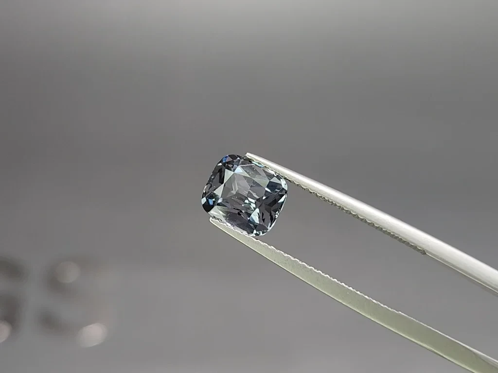 Серо-синяя шпинель в огранке кушон 2,32 карата, Танзания Изображение №3