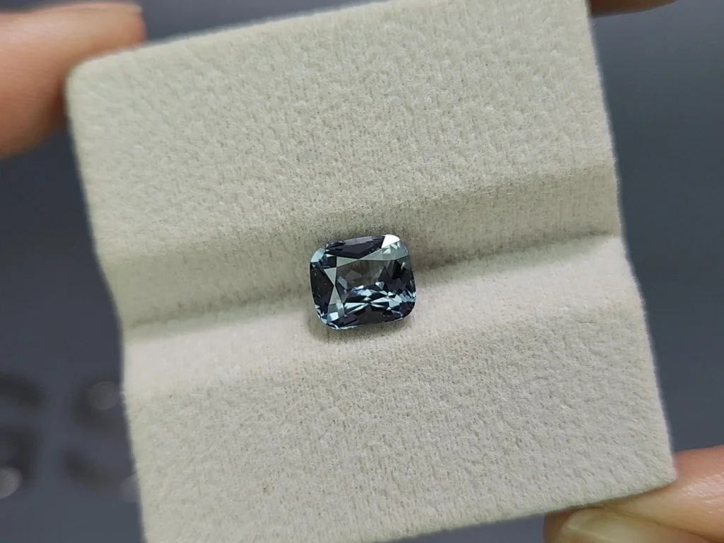 Серо-синяя шпинель в огранке кушон 2,32 карата, Танзания Изображение №4
