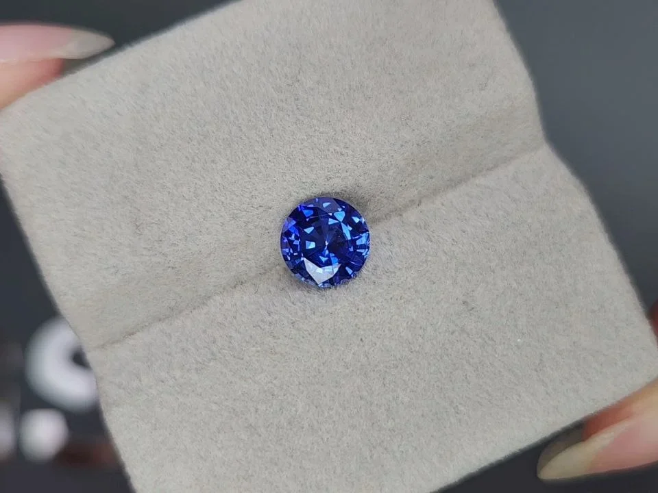 Синий сапфир Intense Cornflower в огранке круг 1,59 карата, Шри-Ланка  Изображение №4