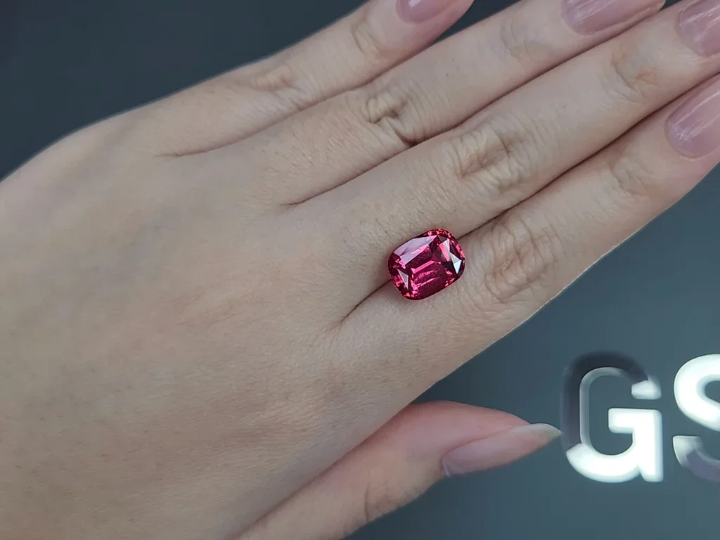 Шпинель Махенге Vibrant Pink-Red в огранке кушон 5,86 карата, Танзания  Изображение №2