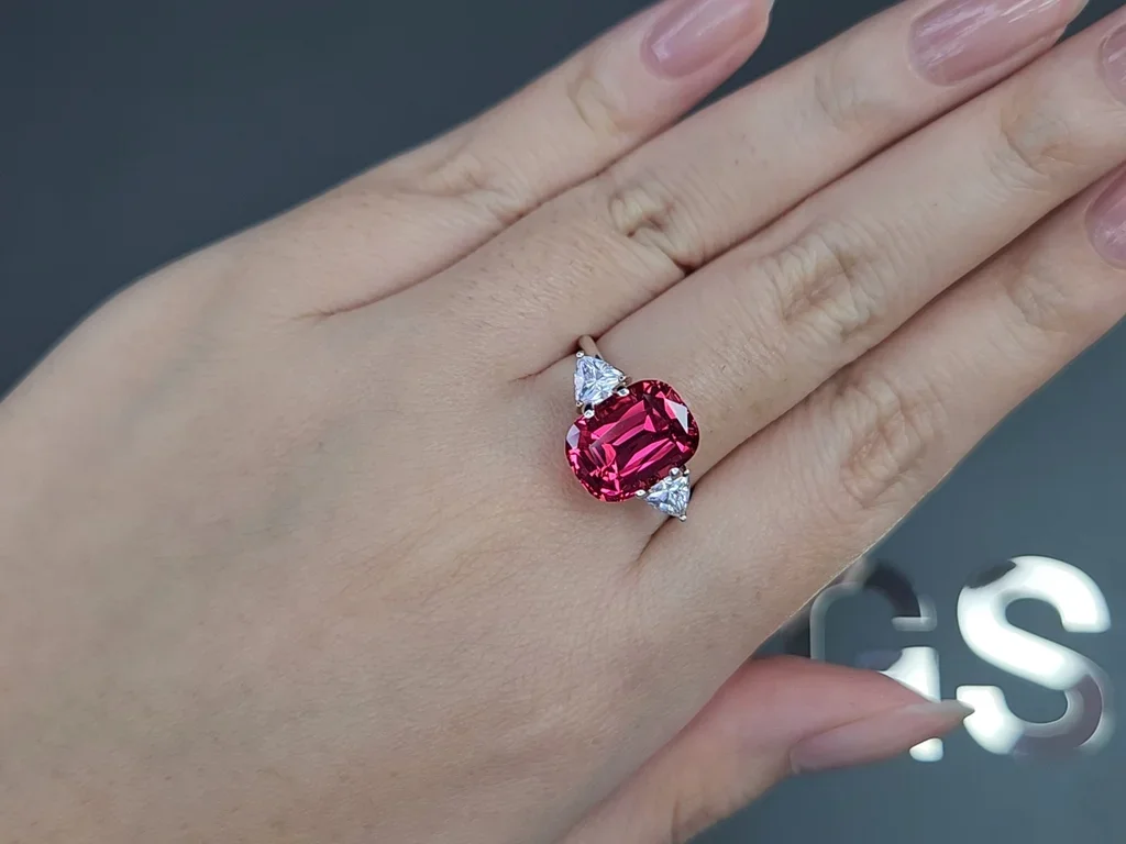 Шпинель Махенге Vibrant Pink-Red в огранке кушон 5,86 карата, Танзания  Изображение №5