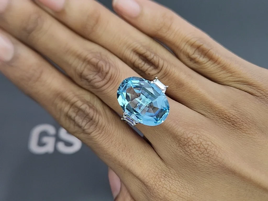 Крупный аквамарин в огранке овал 13,50 карат, Африка Изображение №5