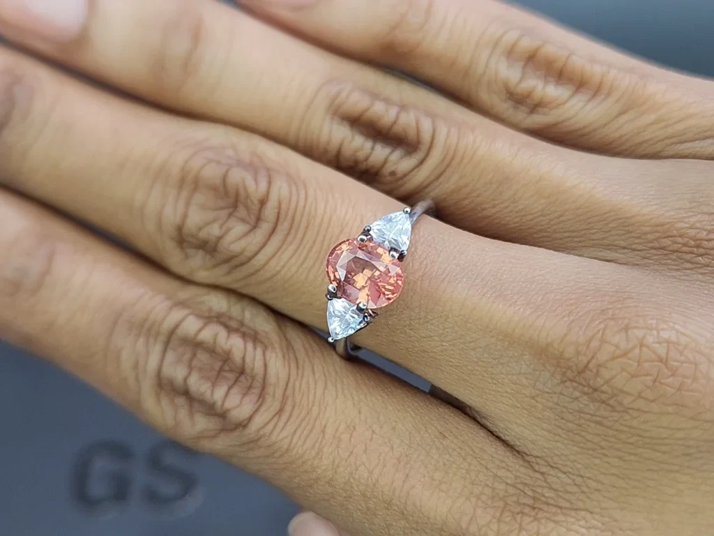 Негретый сапфир Падпараджа в огранке овал 2,06 карат, Шри-Ланка  Изображение №5