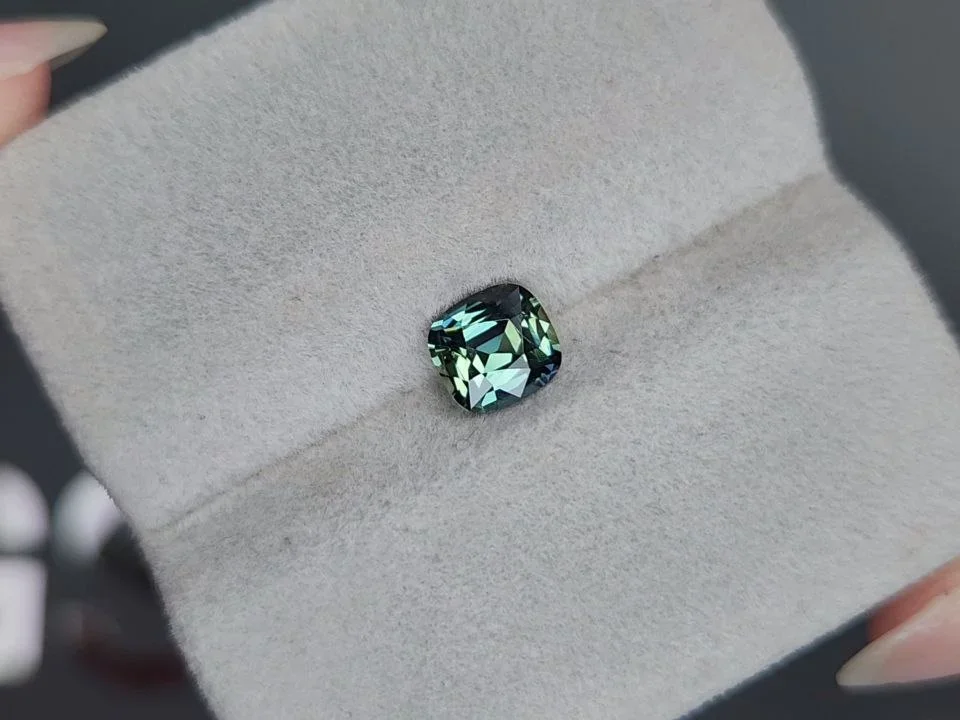 Негретый Teal сапфир в огранке кушон 1,17 карата, Мадагаскар  Изображение №4