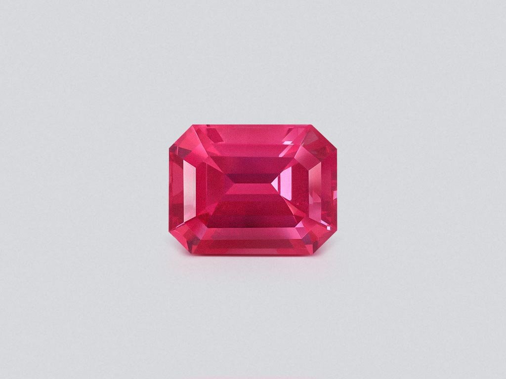 Шпинель Махенге Vivid Pink в огранке октагон 2,63 карата, Танзания  Изображение №1