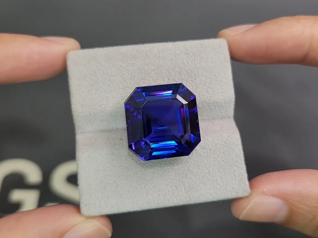 Крупный танзанит Royal Blue огранке ашер 34,86 карата, Танзания Изображение №4