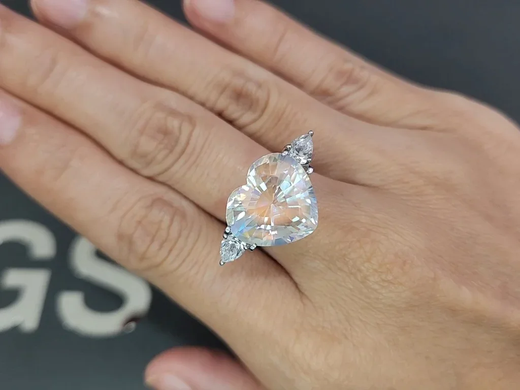 Лунный камень в огранке сердце 10,59 карат, Мадагаскар Изображение №5